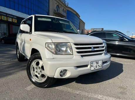 Mitsubishi Pajero io 2000