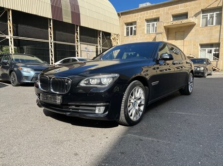 BMW 750 2015