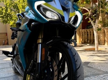 CFMOTO 300 SR-S