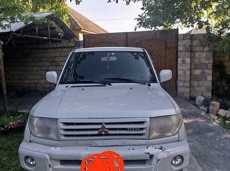 Mitsubishi Pajero io 1999