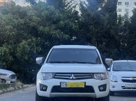 Mitsubishi L200 2011