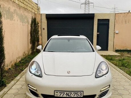 Porsche Panamera 4