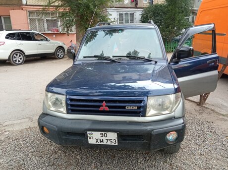 Mitsubishi Pajero io 2000