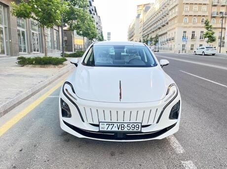 Hongqi E-QM5