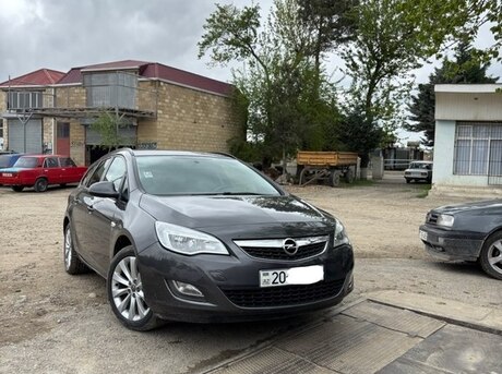Opel Astra 2012