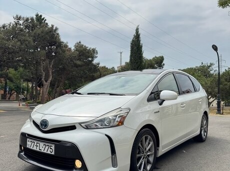 Toyota Prius V 2016