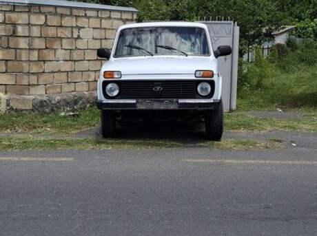 LADA (VAZ) Niva 2000
