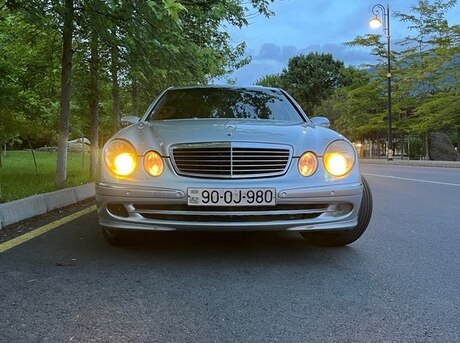 Mercedes E 240