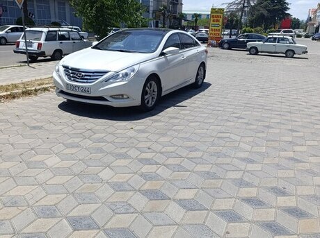 Hyundai Sonata 2010