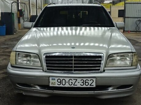 Mercedes C 200