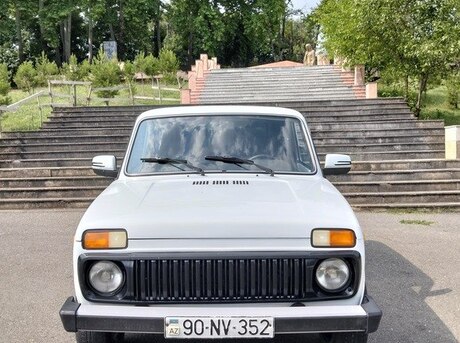 LADA (VAZ) Niva 2010