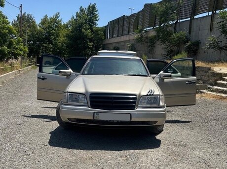 Mercedes C 180