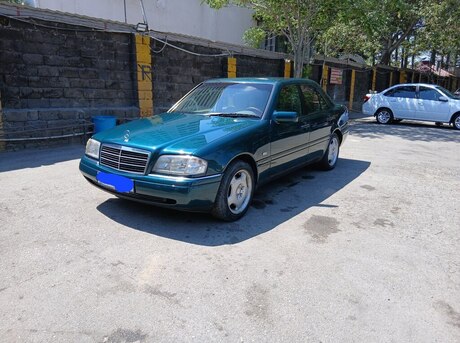 Mercedes C 180