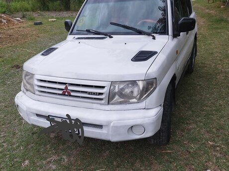 Mitsubishi Pajero io 1999