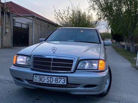 Mercedes C 200