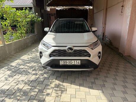 Toyota RAV4 2021
