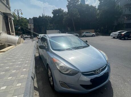 Hyundai Elantra 2012