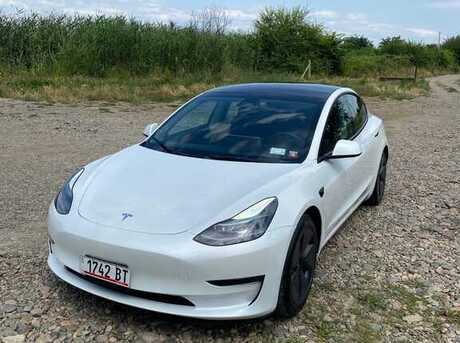 Tesla Model 3 2024