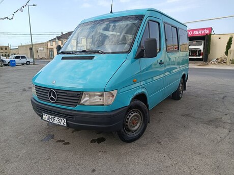 Mercedes Sprinter 208