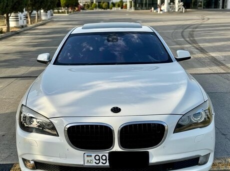 BMW 750 2010
