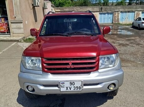 Mitsubishi Pajero io 2000