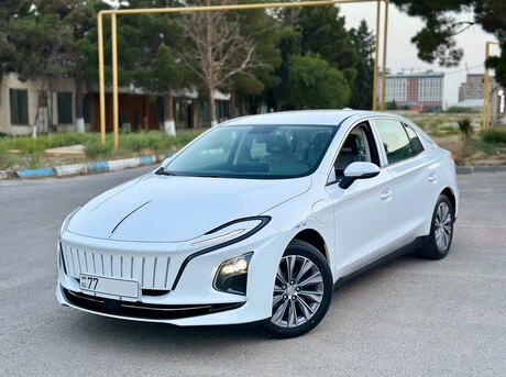 Hongqi E-QM5