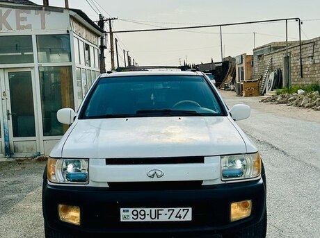 Infiniti QX4 2000