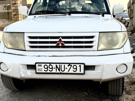 Mitsubishi Pajero io 1999