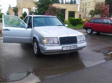 Mercedes E 230