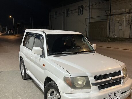 Mitsubishi Pajero io 2000