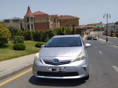 Toyota Prius V