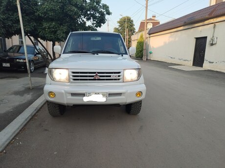 Mitsubishi Pajero io 1999