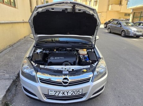 Opel Astra 2010