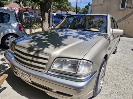 Mercedes C 230
