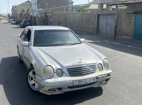 Mercedes E 220 2000
