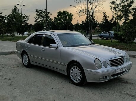 Mercedes E 240