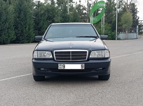 Mercedes C 200