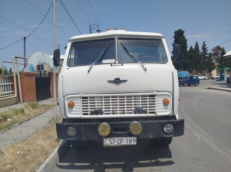 MAZ 5549