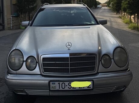 Mercedes E 240