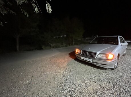 Mercedes C 200