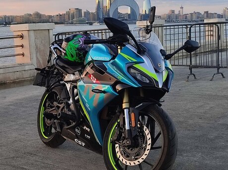 CFMOTO 250 SR