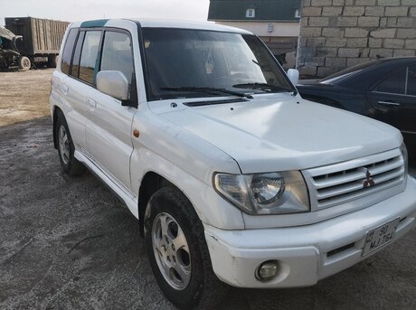 Mitsubishi Pajero io 1999