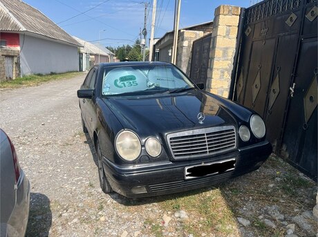 Mercedes E 240