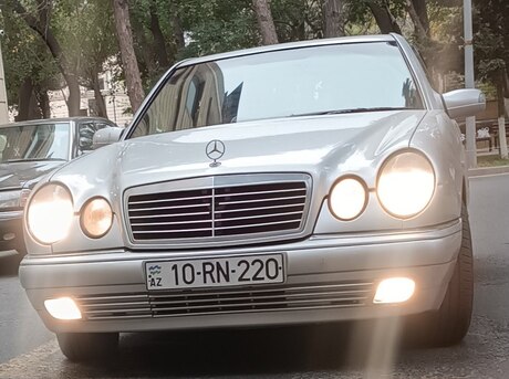 Mercedes E 240 1999