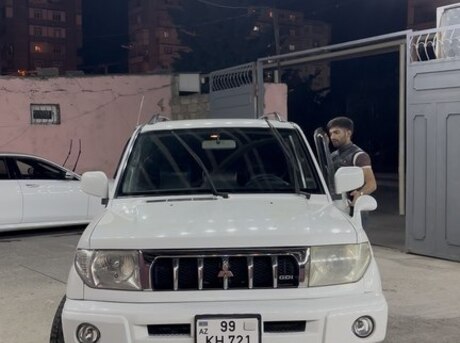 Mitsubishi Pajero io 1999