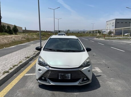 Toyota Aqua 2015