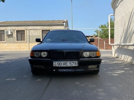 BMW 728 2000