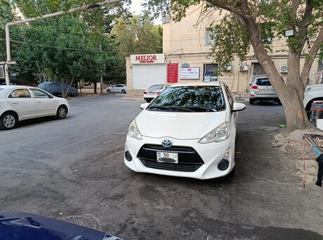 Toyota Aqua 2015