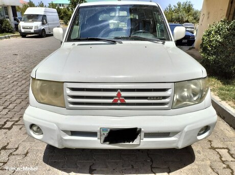 Mitsubishi Pajero io 2000
