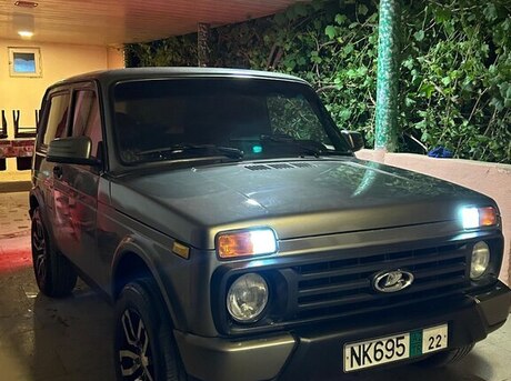 LADA (VAZ) Niva 2004